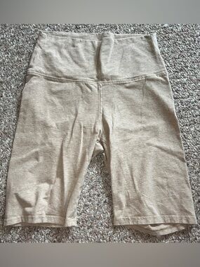 Aritzia tna High-Waist Women’s Biker Shorts in Light Beige athletic size medium